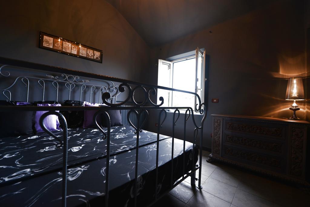 Agriturismo Gocce Di Luna チェッレ・リーグレ 部屋 写真